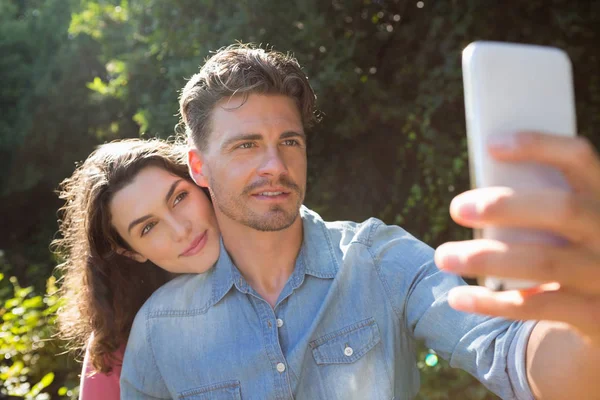 Couple taking selfie on mobile phone — Stock Photo, Image