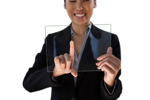 Бизнесвумен с использованием стеклянного интерфейса — стоковое фото