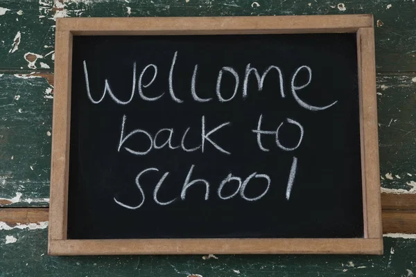 Bem-vindo de volta ao texto da escola escrito em quadro-negro — Fotografia de Stock