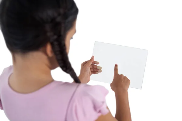 Menina usando um tablet digital de vidro — Fotografia de Stock
