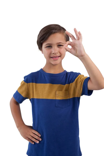 Leuke jongen gebaren oke hand teken — Stockfoto