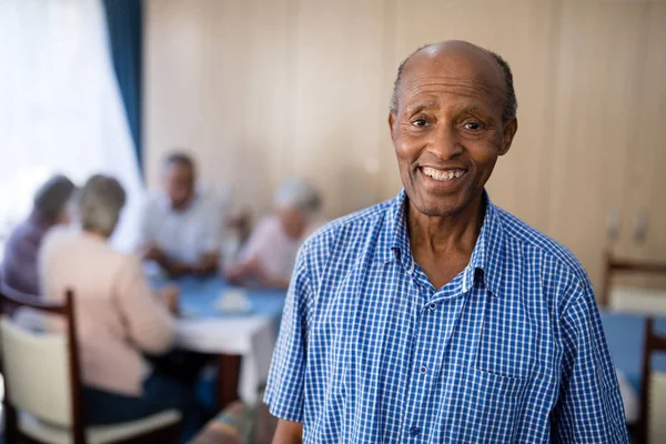 Hombre mayor en un asilo de ancianos —  Fotos de Stock