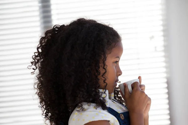 Donna d'affari che prende caffè — Foto Stock