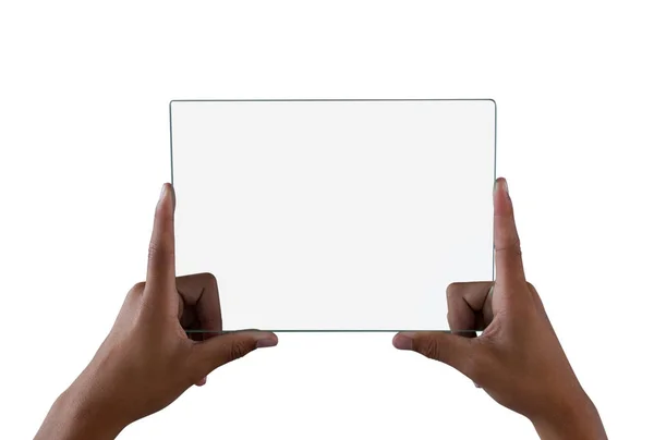 Tiener houdt van een glas-tablet — Stockfoto