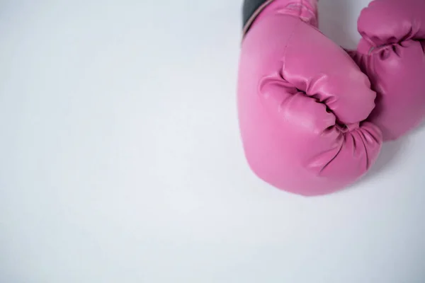 Розовые боксерские перчатки — стоковое фото