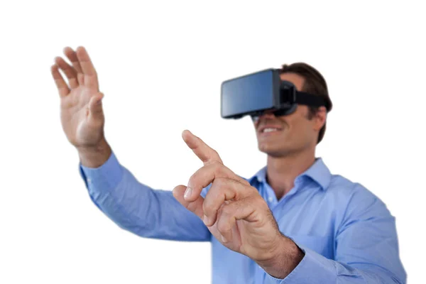 Affärsman bära virtuell verklighet simulator — Stockfoto