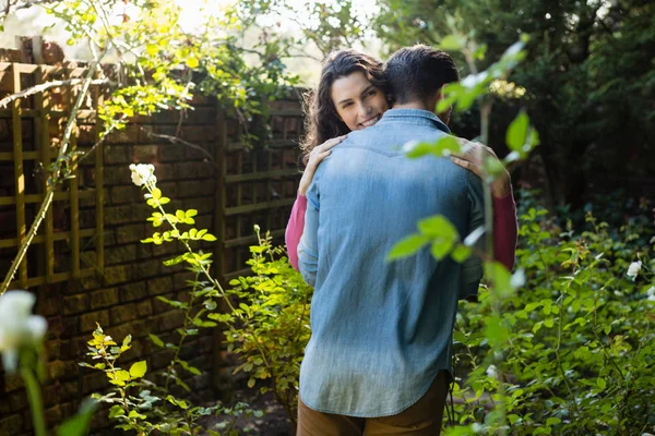 Happy couple embracing each other — Stock Photo, Image