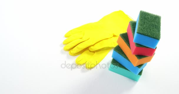 Esponja y guantes de limpieza — Vídeo de stock