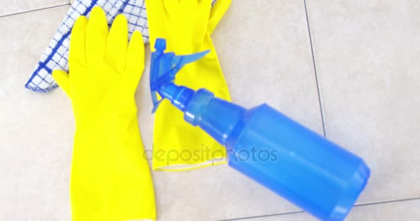 Yellow rubber gloves and spray bottle — Stock Video