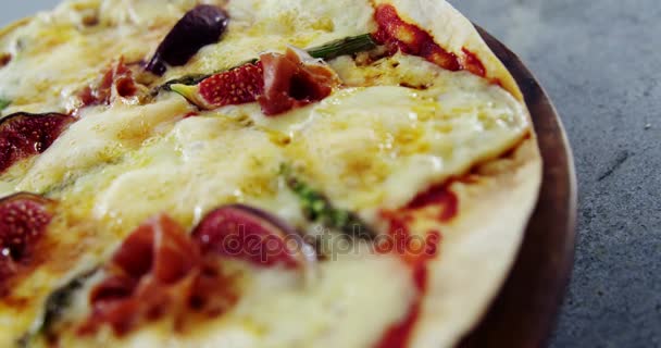 Pizza Ostrava s náplněmi obr. — Stock video