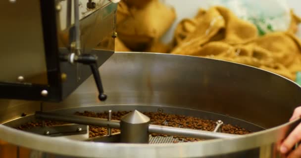 Man using coffee grinding machine — Stock Video