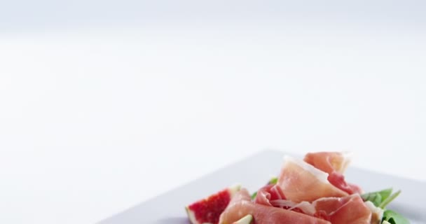 Salade met ham en kruiden — Stockvideo