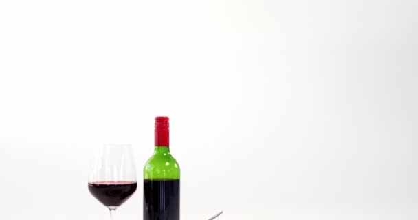 Red wine with bowl of pasta — Stock Video