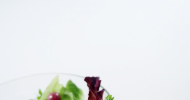 Salade met bessen en fruit — Stockvideo