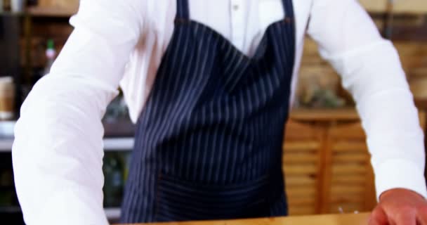 Portrait of waiter serving coffee at counter — Stock Video