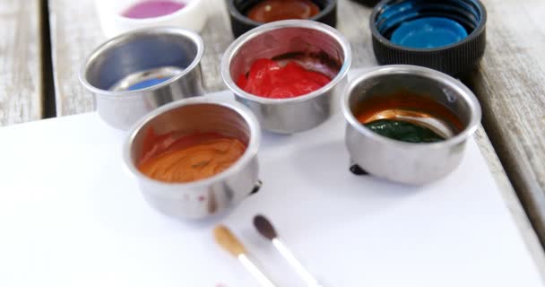 Pittura ad acquerello e pennelli con tela — Video Stock