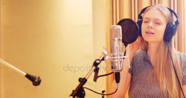 Woman singing in recording studio — Stock Video