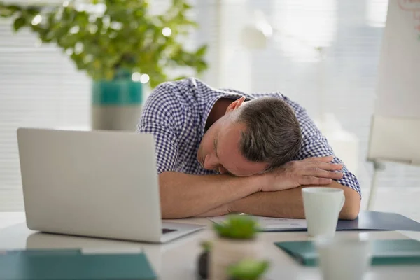 Tired executive sleeping at desk — Stock Photo, Image