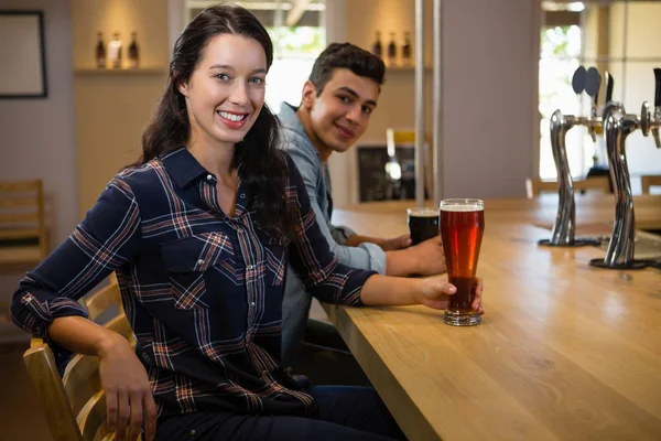 Portrait of friends at bar counter — Stock Photo, Image