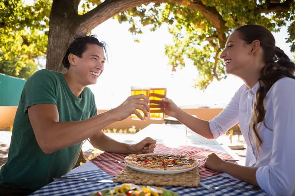 Happy friends toasting beer — Stock Photo, Image