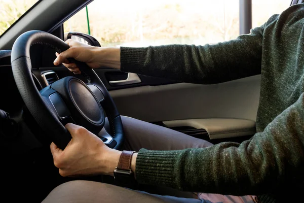 Male customer test driving in car — Stock Photo, Image