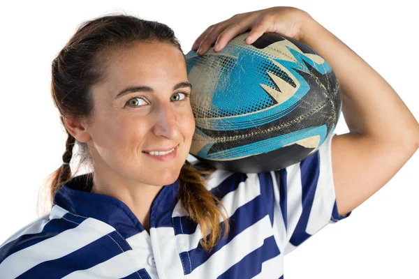 럭비 공을 들고 웃는 여성 선수 — 스톡 사진