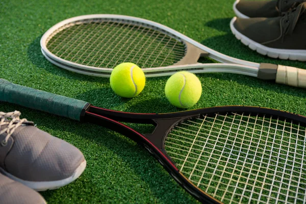 Tennis rackets with balls and sports shoes — Stock Photo, Image
