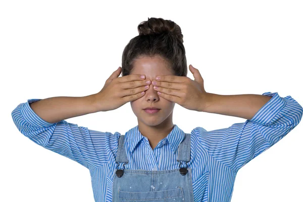 Teenage girl covering her eyes — Stock Photo, Image