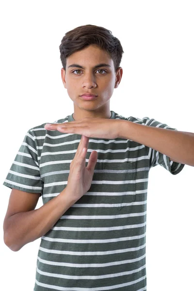 Jongen een time-out hand gebaar maken — Stockfoto