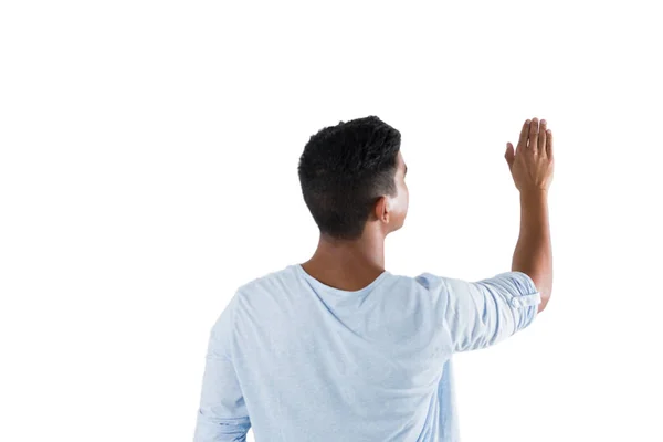 Hombre fingiendo tocar una pantalla invisible — Foto de Stock