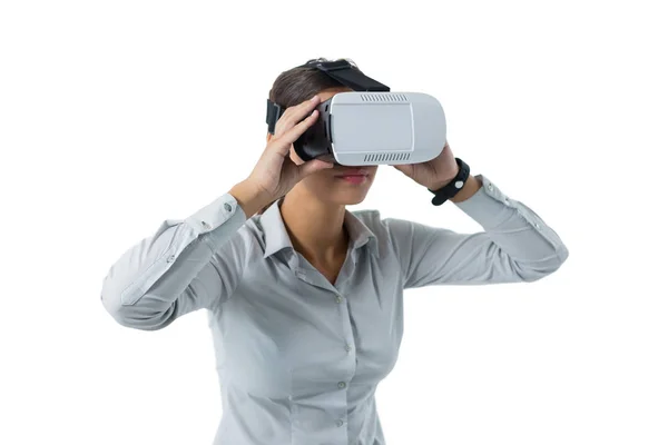 Führungskraft mit Virtual-Reality-Headset — Stockfoto