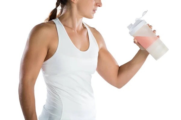 Female athlete holding drinking bottle — Stock Photo, Image