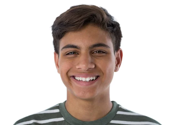 Usmívající se dospívající chlapec proti bílé — Stock fotografie