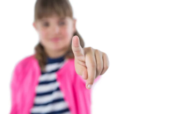 Meisje voorwenden om een onzichtbare touchscreen — Stockfoto