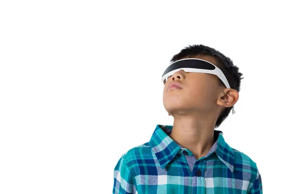 使用虚拟现实眼镜的男孩 — 图库照片