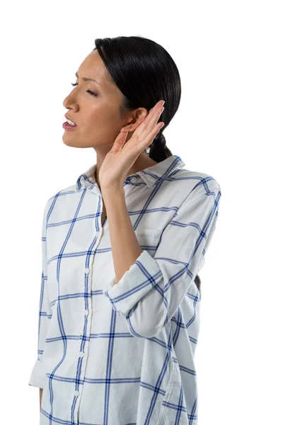 Mujer ejecutiva escuchando en secreto — Foto de Stock