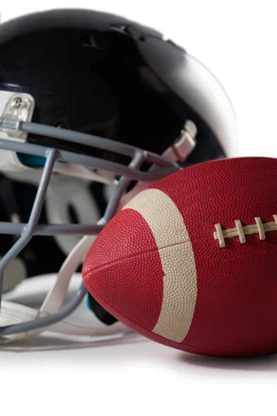 Futebol americano com capacete esportivo — Fotografia de Stock