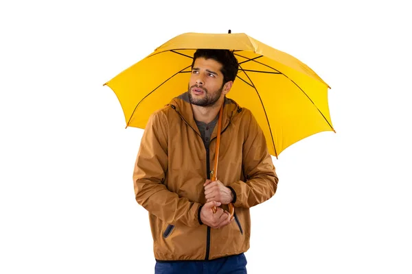 Homem de pé sob guarda-chuva — Fotografia de Stock