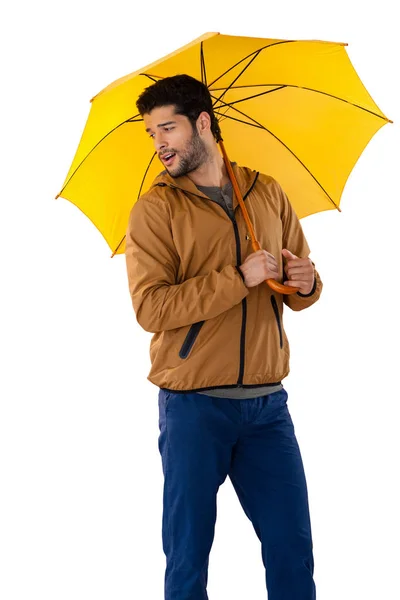 Homem de pé sob guarda-chuva — Fotografia de Stock