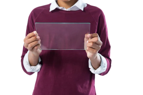 Tiener met glas tablet — Stockfoto