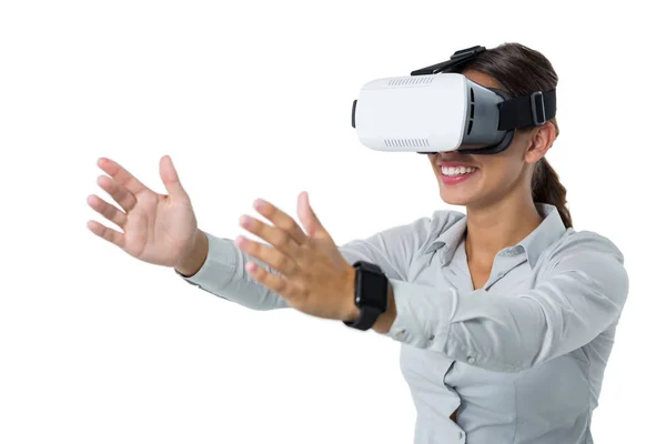 Verkställande använder virtuell verklighet headset — Stockfoto