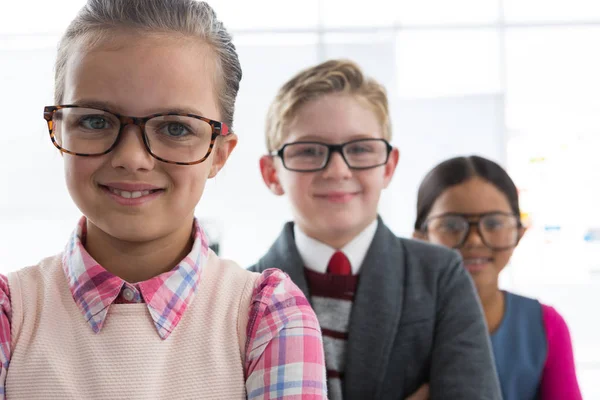 Niños como ejecutivo de negocios sonriendo —  Fotos de Stock