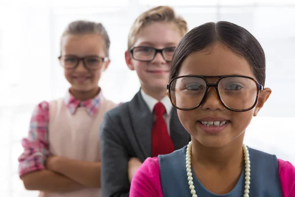 Niños como ejecutivo de negocios sonriendo —  Fotos de Stock