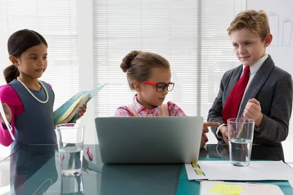 Kinder als unternehmerische Führungskräfte — Stockfoto