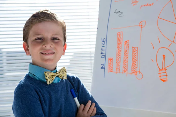 Chłopiec jako business executive prezentacji — Zdjęcie stockowe