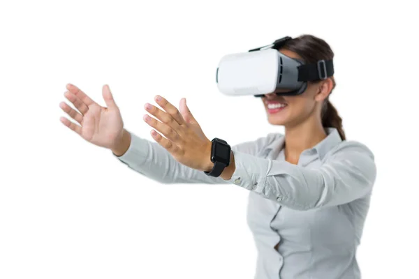 Uitvoerend met behulp van virtual reality headset — Stockfoto