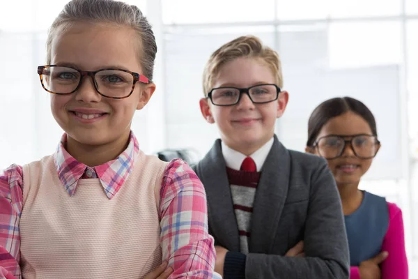 Niños como ejecutivo de negocios sonriendo —  Fotos de Stock