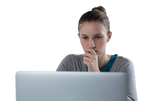 Nastolatka za pomocą laptopa — Zdjęcie stockowe