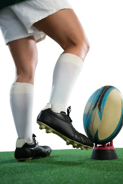 Female rugby player kicking ball on tee — Stock Photo, Image