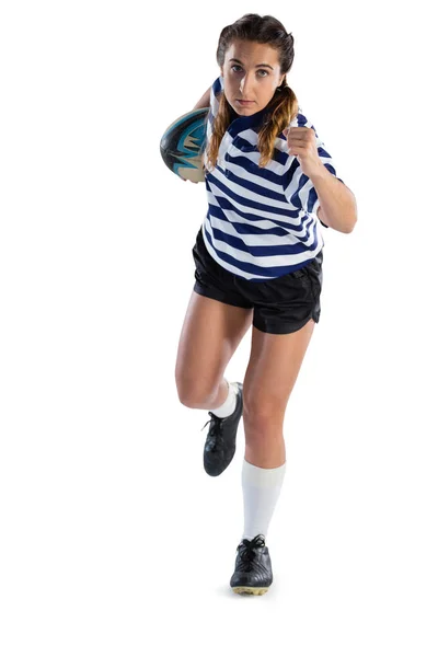Atleta femenina con pelota de rugby corriendo —  Fotos de Stock